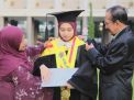 Keren! Baru 26 Tahun Sudah Doktor, Dewi Jadi Lulusan S3 Tercepat dalam Sejarah UGM